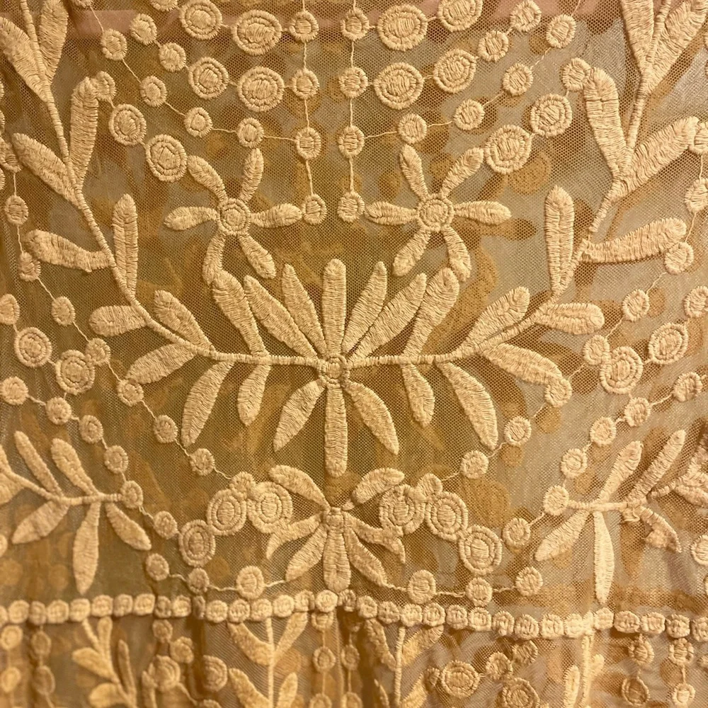 Chic Yellow Lace Blouse with Intricate Floral Patterns - Picture 3 of 6